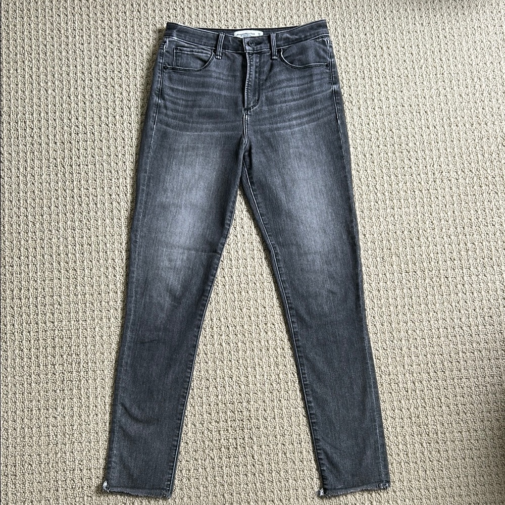 Abercrombie Women's Gray High Rise Skinny Jeans, size 28, 6 Long